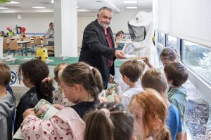 2026.10.15 Semaine du Gout Distri Livret 23 Semaine du Goût : 6000 livrets distribués pour sensibiliser les plus jeunes !